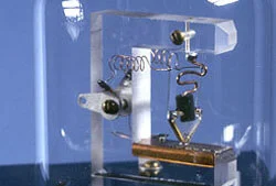histoire de la microfluidique replique du premier transistor