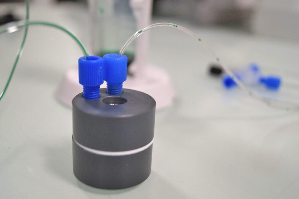 avoid air bubbles Bubble-trap-in-line-bubble-remover-for-microfluidic-experiment